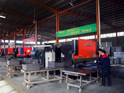 Teräsvalmistuksen tutkiminen: Overstarin tehokas tuotanto ja terästoimistokalusteiden globaali to...